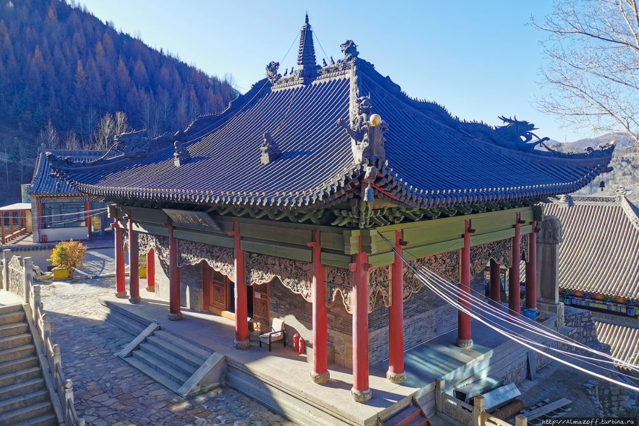 Заключительный день на священной буддийской горе Утайшань Священная Гора Утайшань, Китай