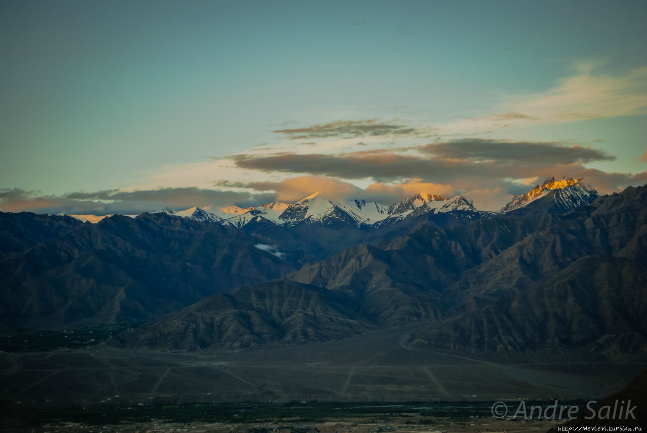 Лех на рассвете Лех, Индия