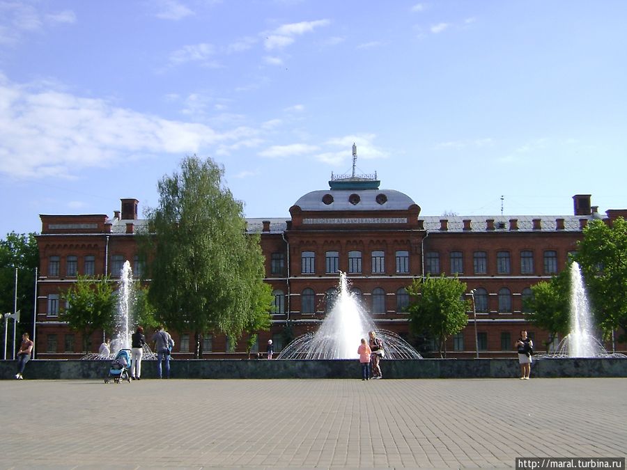 Фонтан на площади имени П.Ф. Дерунова многие годы был единственным работающим в Рыбинске фонтаном Рыбинск, Россия
