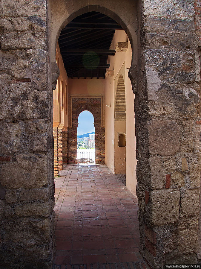 Арабская крепость в Малаге. Альгамбре не снилось