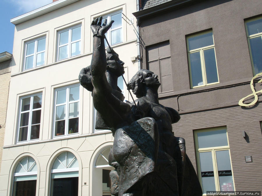 Скульптурная композиция Юность Кортрейк, Бельгия