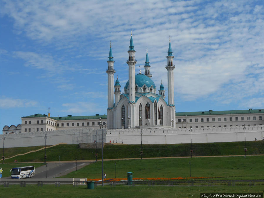Вид на стены Кремля и мечеть Кул-Шариф Казань, Россия