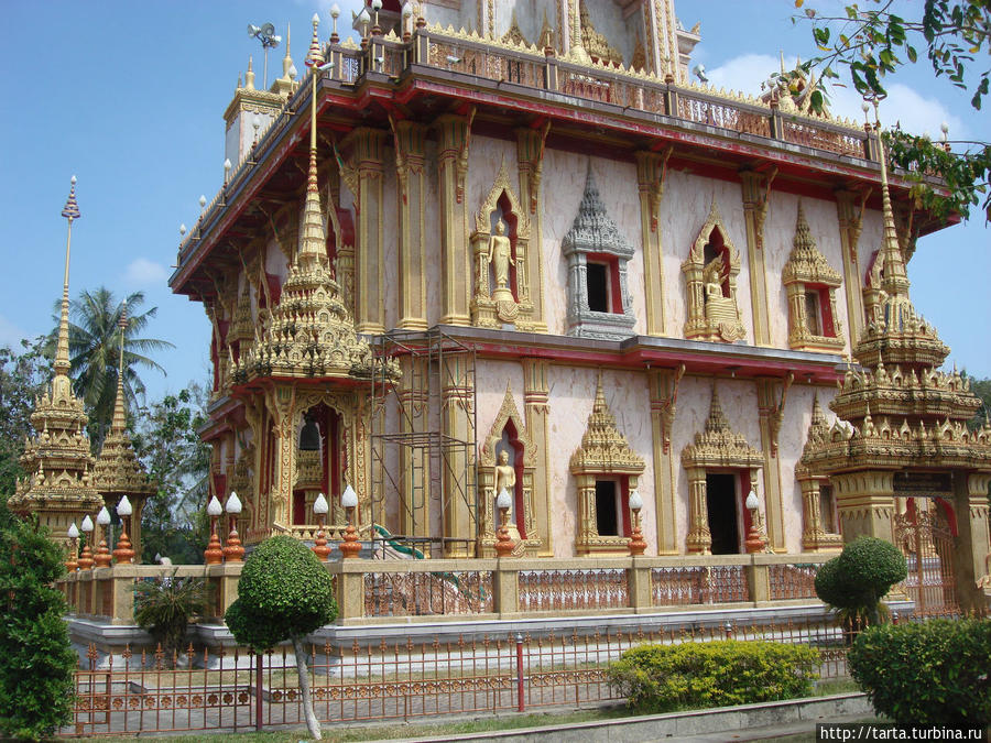 Храм Ват Чалонг Пхукет, Таиланд