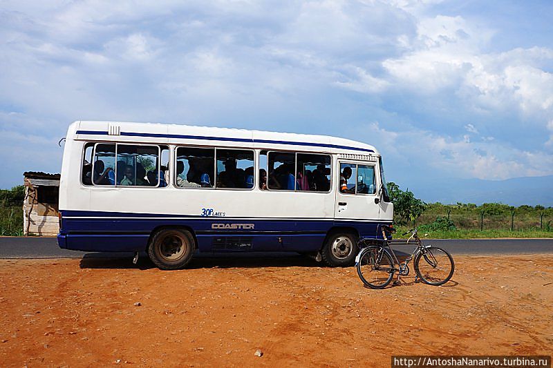 Автобус, курсирующий между Бужумбурой и пляжем Бужумбура, Бурунди