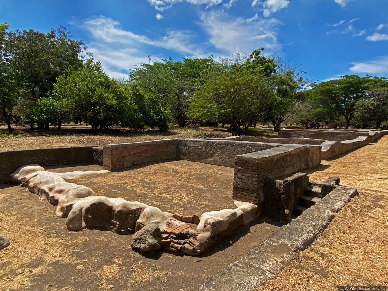 Руины города Леон-Вьехо Пуэрто-Момотомбо, Никарагуа
