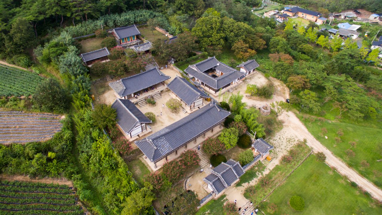 Конфуцианская академия Баюнсан-Совон / Byeongsan-seowon confucian academy