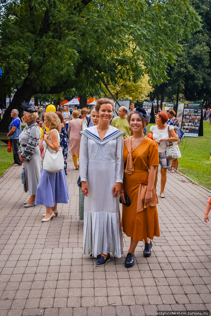 Верманский парк в праздник города — сквозь века Рига, Латвия