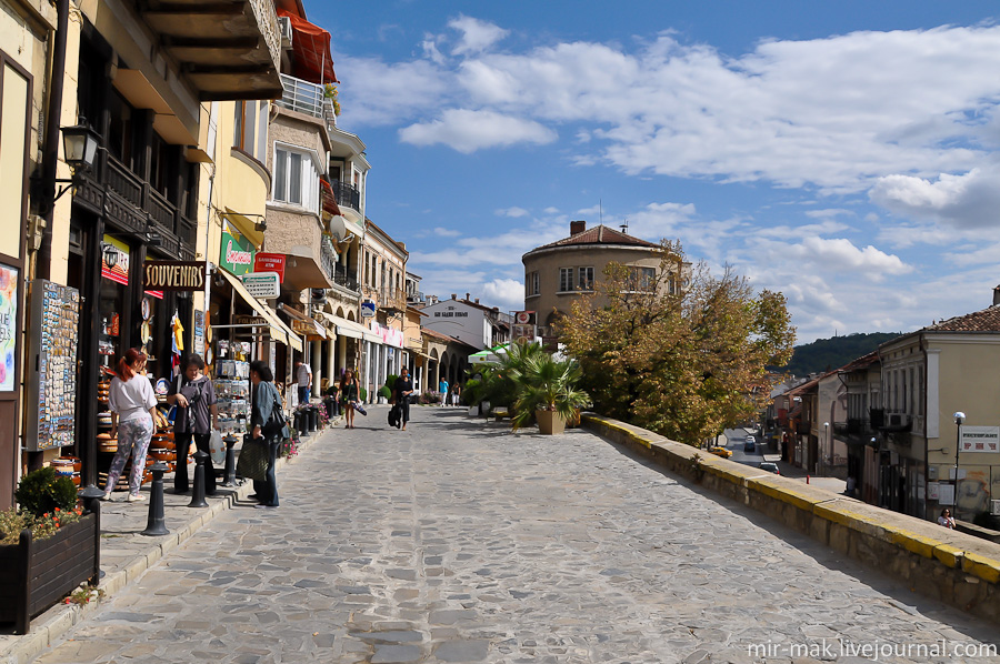 Пешеходная улица старого города. Великое Тырново, Болгария