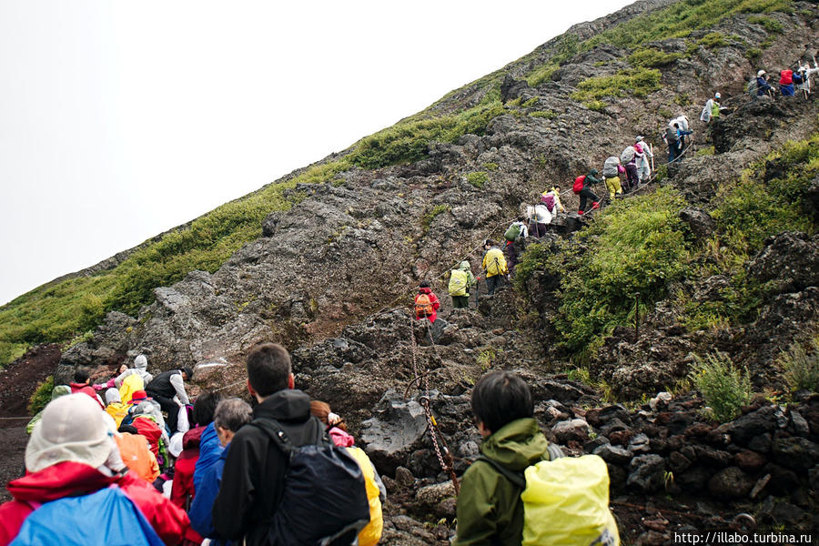 Рассвет на Фудзисан и закрытие сезона восхождений 2011 Фудзияма (вулкан 3776м), Япония
