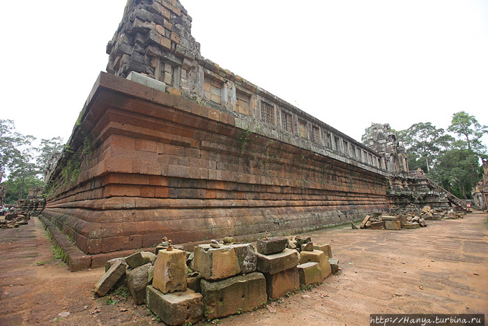 Храм Та Кео. Угол второго яруса. Фото из интернета Ангкор (столица государства кхмеров), Камбоджа