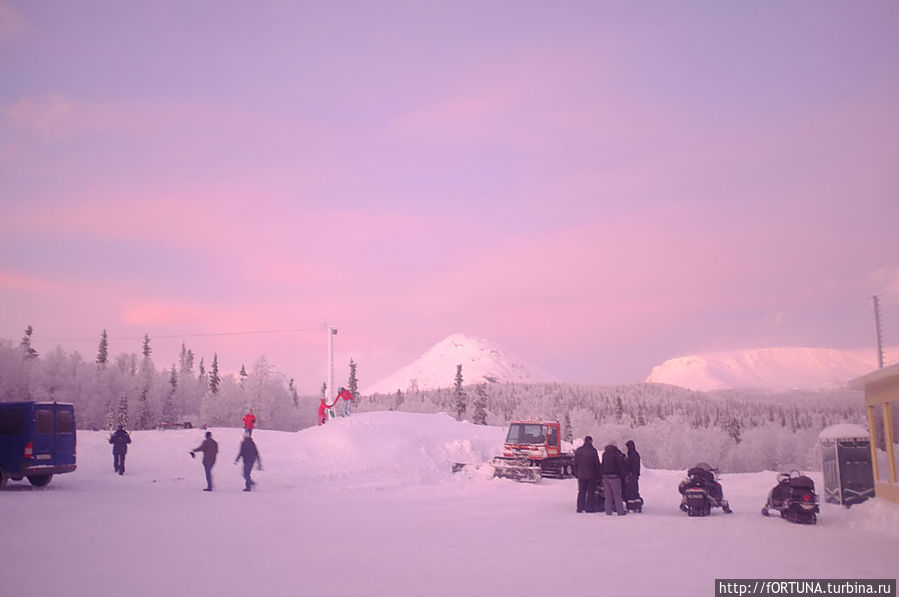 Снежная деревня Кировск, Россия