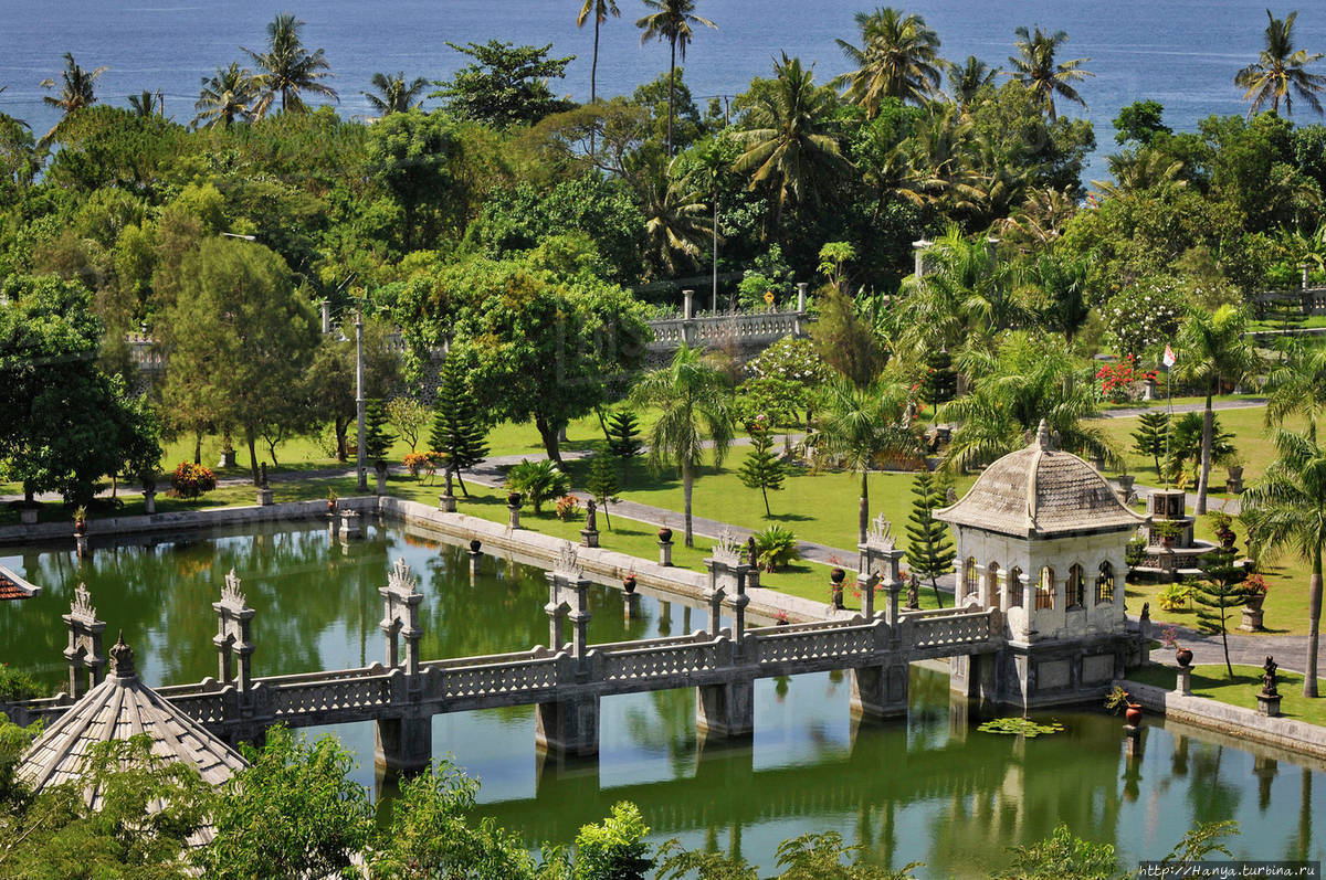 Таман Уджунг (Taman Ujung). Фото из интернета