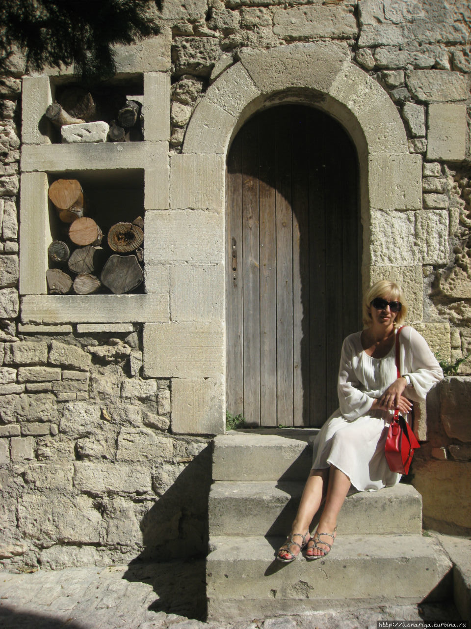 Об этом чарующем антураже я мечтала еще дома... Под очками глаза припухшие:))))