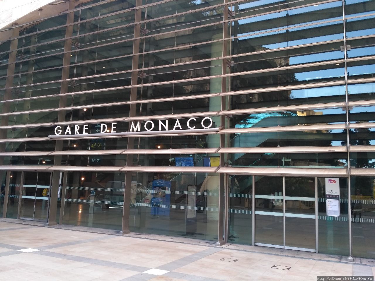 В лазурной столице Формулы-1 и казино Монако