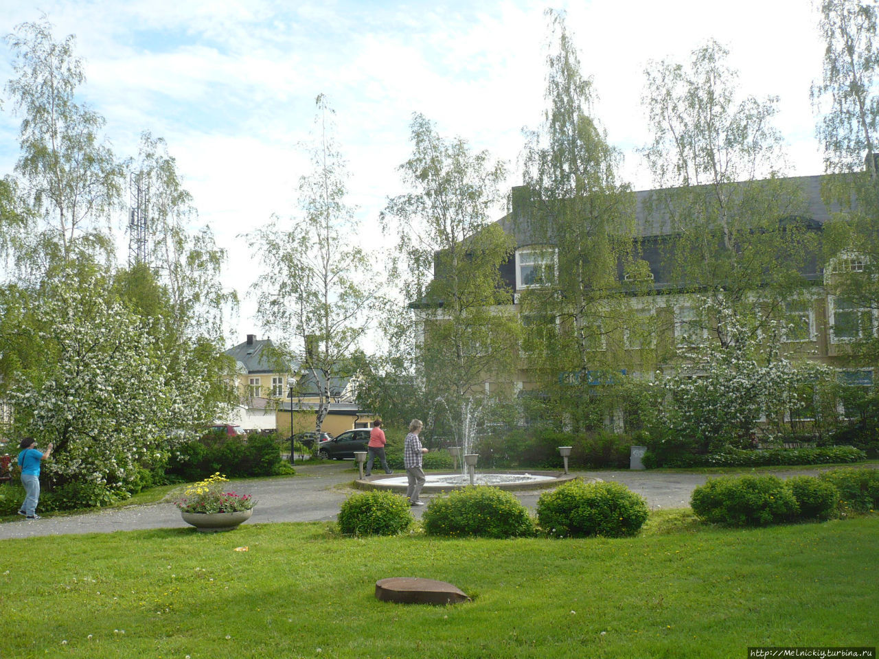 Променад по Центральной площади Хапаранда, Швеция