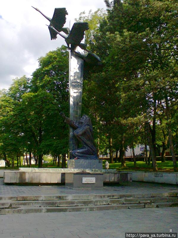 Памятник погибшим в войнах —  ЖУРАВЛИ Кисловодск, Россия