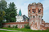 Южная башня крепостной стены.
Похожа на башни Ново-Девичьего монастыря в Москве