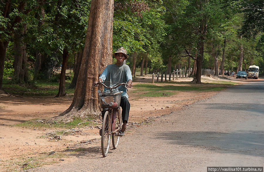 Второй день в Ангкоре, продолжение — Бантеай Срей и дорога Ангкор (столица государства кхмеров), Камбоджа