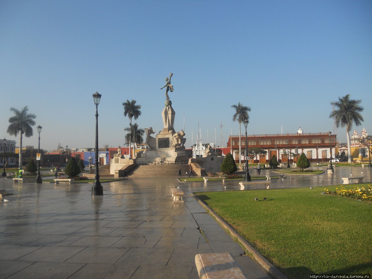 Главная площадь Трухильо. Перу