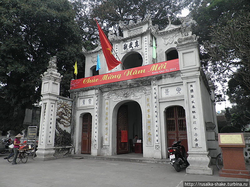 Храм Куан Тхань, посвященный хранителю Севера Ханой, Вьетнам