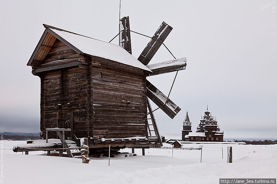 Мельница ветряная из д. Волкостров Кижи, Россия