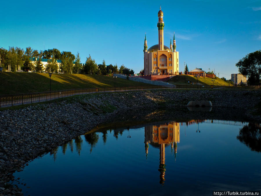 мусульманский религиозный центр им. Ризы Фахретдина, самая большая мечеть города Альметьевск, Россия
