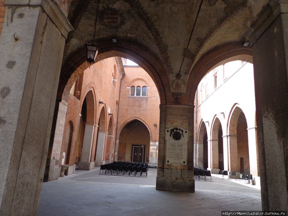 Пиацца Комунэ,Торраццо: вид со смотровой площадки Кремона, Италия