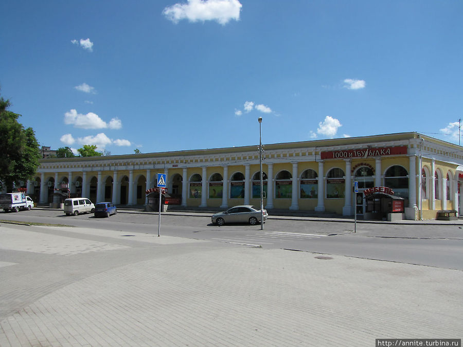 Торговые ряды на Красной (бывшей Александровской) площади.