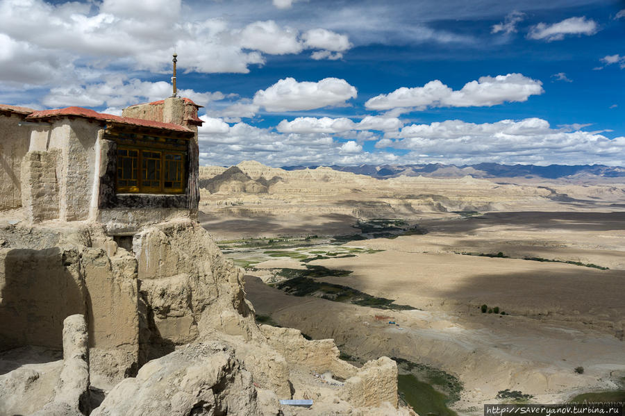Пещерный храм в Цапаранге Тибет, Китай