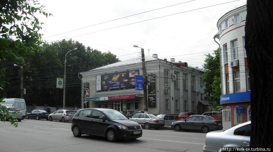 Еще один бывший кинотеатр на ул. Ленина, не помню как раньше назывался это уже ближе к бывшему  педагогическому  институту Киров, Россия