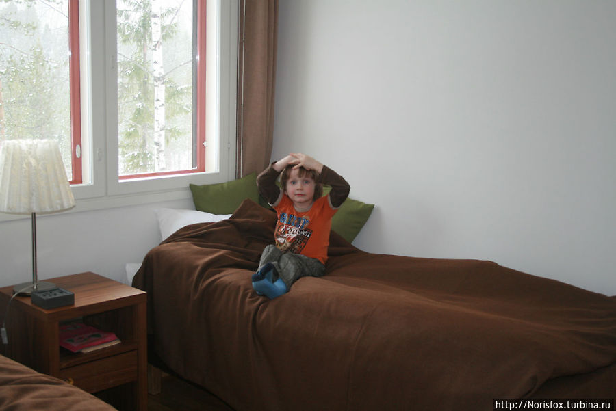 Детская спальня, вторая — такая-же, только с одной большой кроватью. Вуокатти, Финляндия