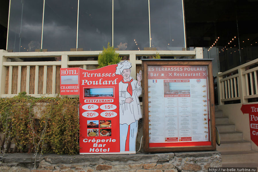 Терраса ресторана У матушки Пулар, вход с крепостной стены. Мон-Сен-Мишель, Франция
