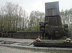 В 1967 год на территории Аушвиц-Биркенау был поставлен международный памятник его жертвам. Надписи на нём были выполнены на языке народов, представители которых были здесь замучены