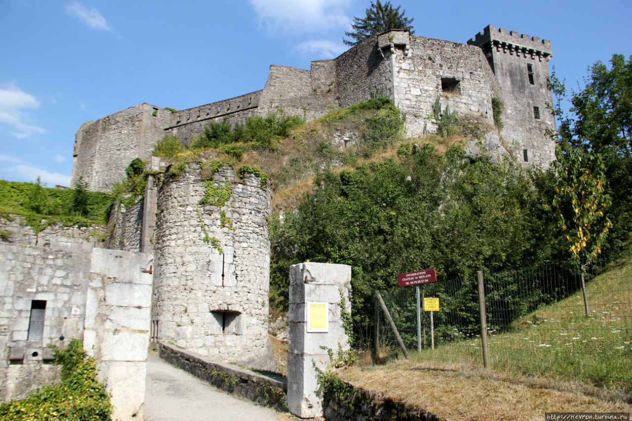 Крайняя правая башня — это первая постройка Рона-Альпы, Франция