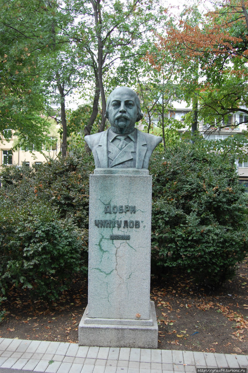 Памятник Добри Чинтулову / Monument Dobri Chintulov