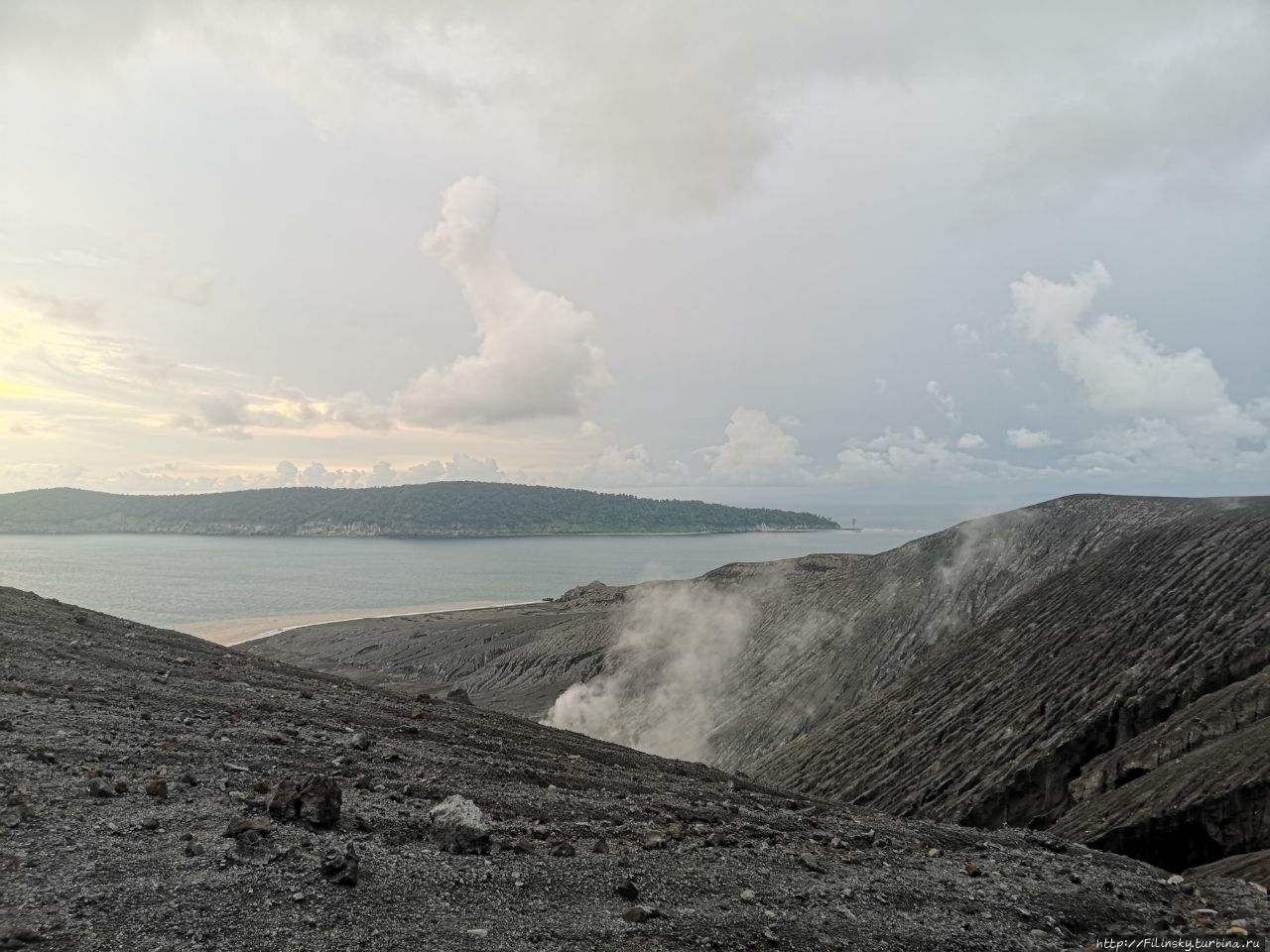 Безжизненные пейзажи Кракатоа, Индонезия