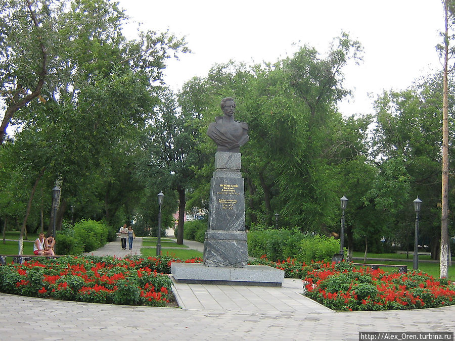 Памятник генерал-губернатору Перовскому Оренбург, Россия