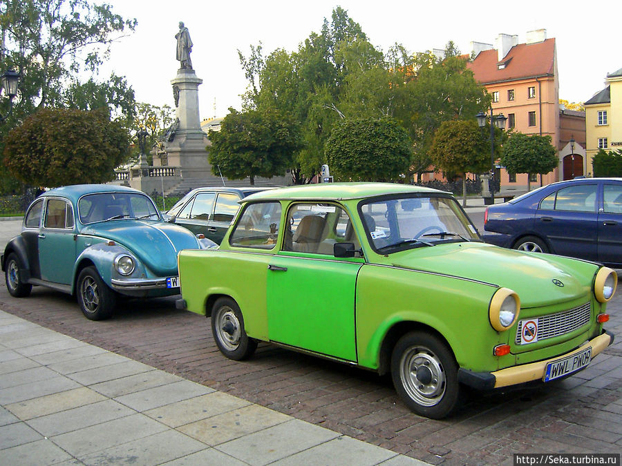 Вот такие ретро-автомобили встретились на улице Варшава, Польша
