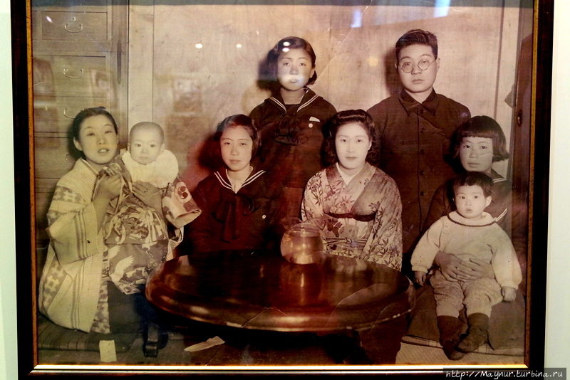 Японская  семья.  Маока  (Холмск)  1940 годы. Южно-Сахалинск, Россия