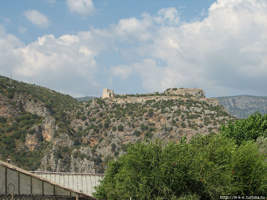 Городские стены на холме Демре, Турция