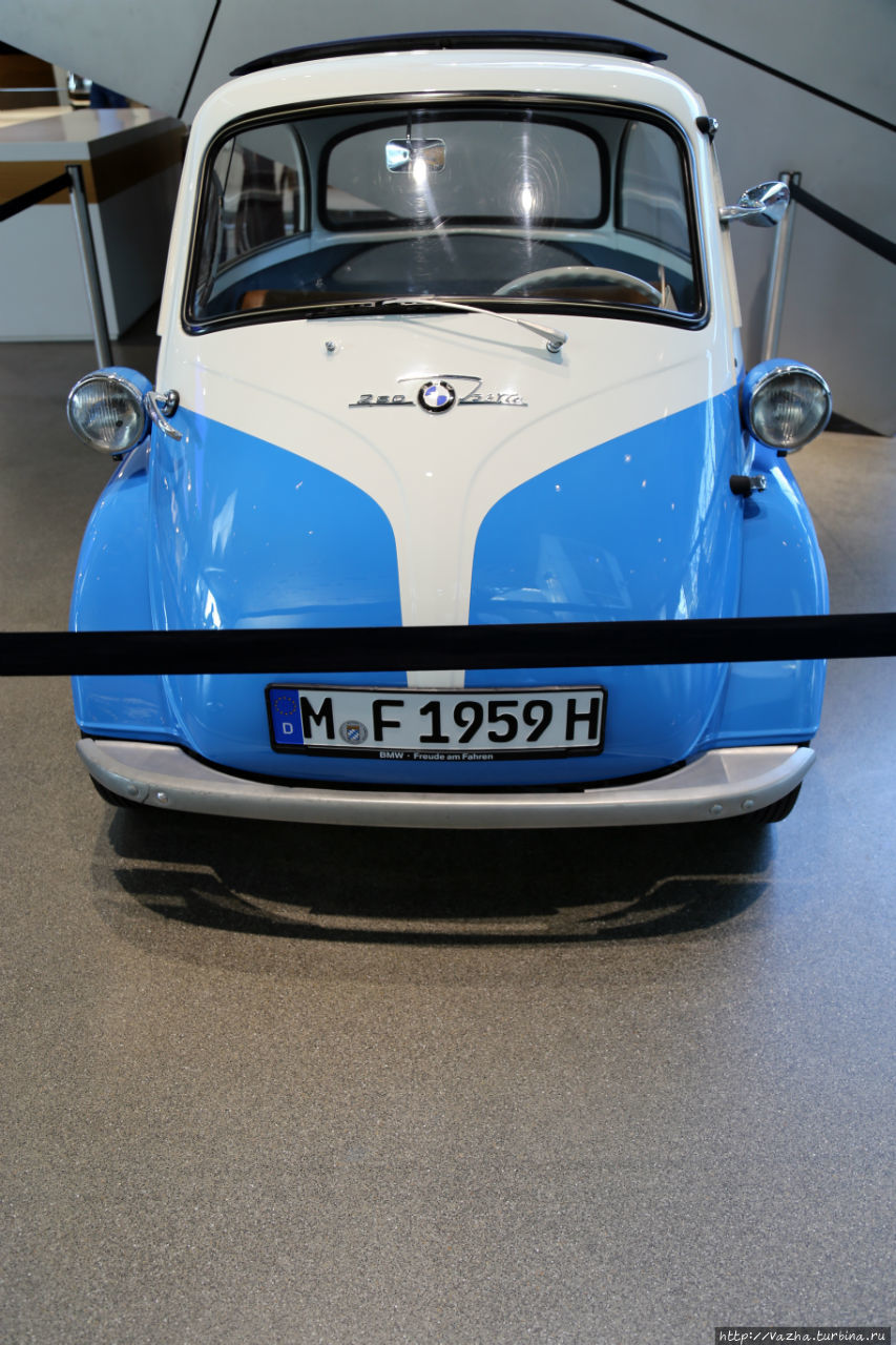 Выставочно развлекательный центр BMW. Мюнхен Мюнхен, Германия