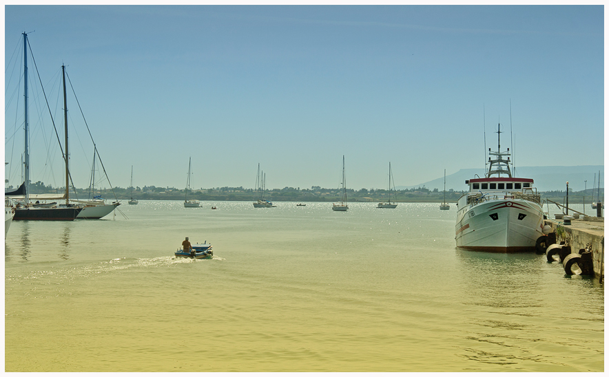 Прогулка в лучах заката Сиракуза, Италия