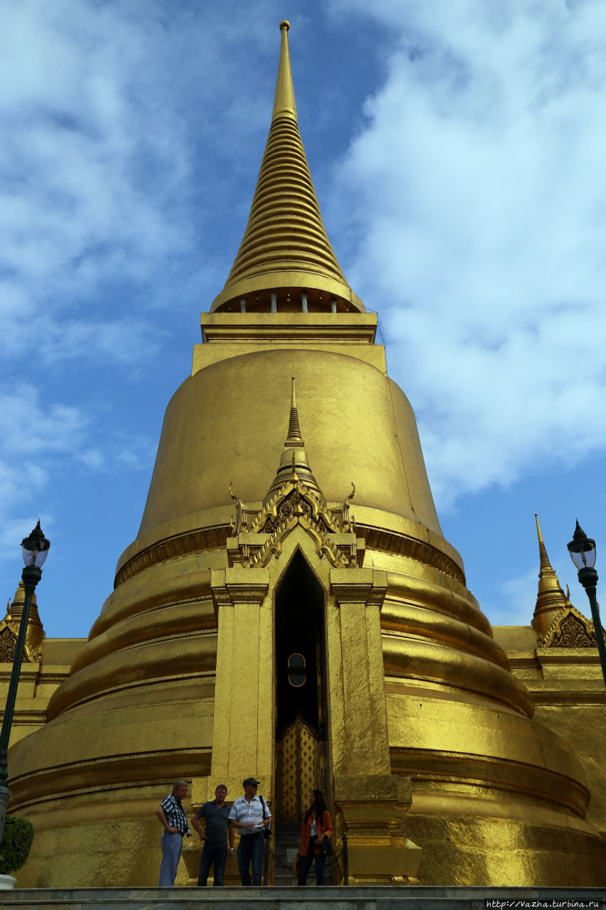 Храм Изумрудного Будды. Первая часть Бангкок, Таиланд