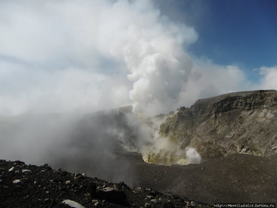 Национальный парк вулкан Etna: кратеры, гроты... Вулкан Этна Национальный Парк (3350м), Италия