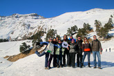 вся наша группа из 9 человек (все кто смог поехать из 14-ти), вместе с нашим главным организатором Романом на склоне современного горнолыжного курорта недалеко от Архыза