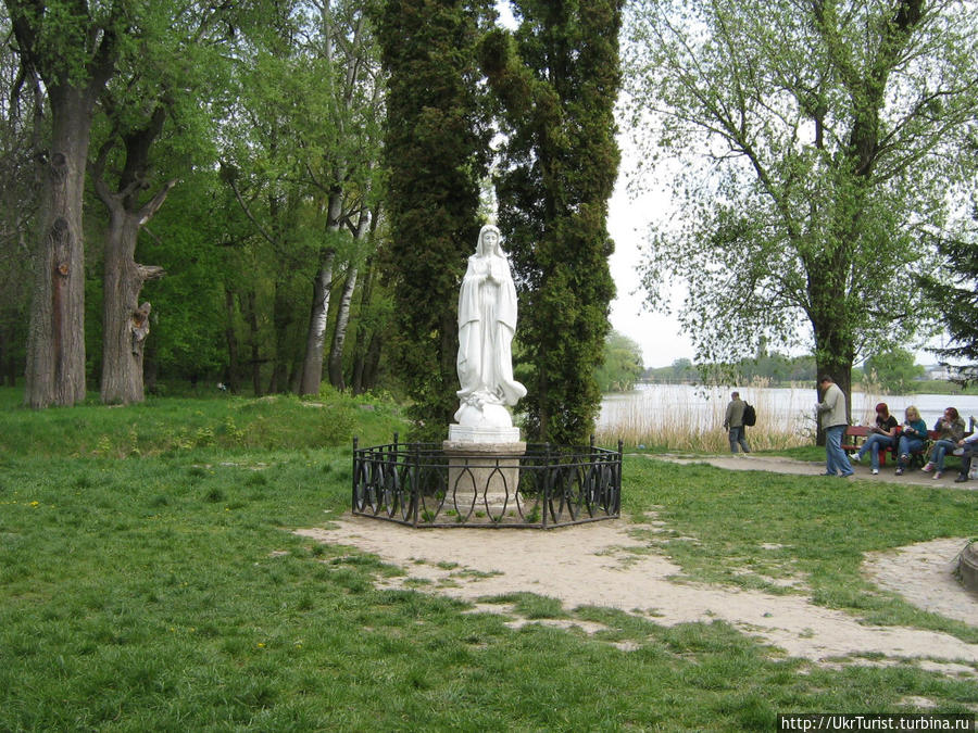 Красивый и уютный парк Белая Церковь, Украина