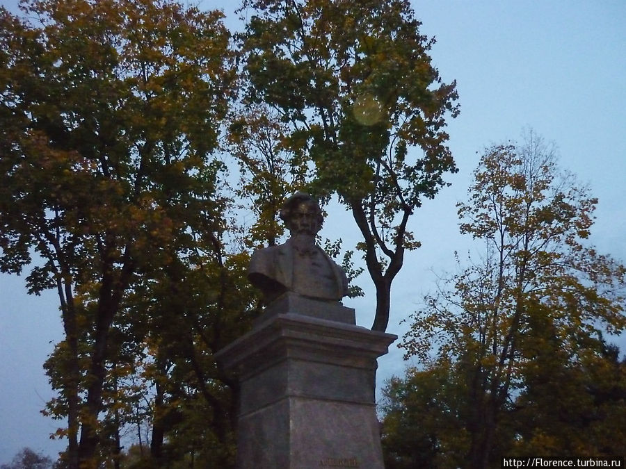 Памятник А.К.Толстому