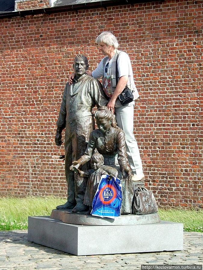 Памятник переселенцам из Англии в Новый Свет скульптора Марка Де Граффенрида (2001 г.). Ливерпуль, Великобритания