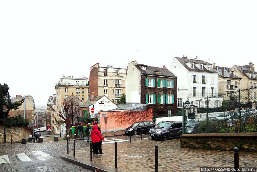 Рю де Соль. Улица в самой старой части Монмартра Париж, Франция