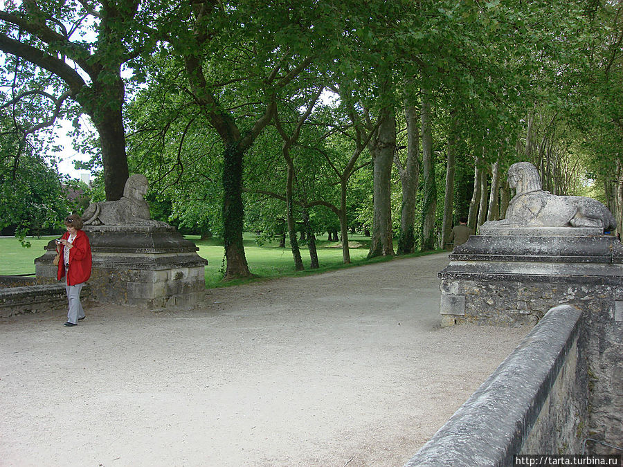 Оставляя позади средневековый замок...